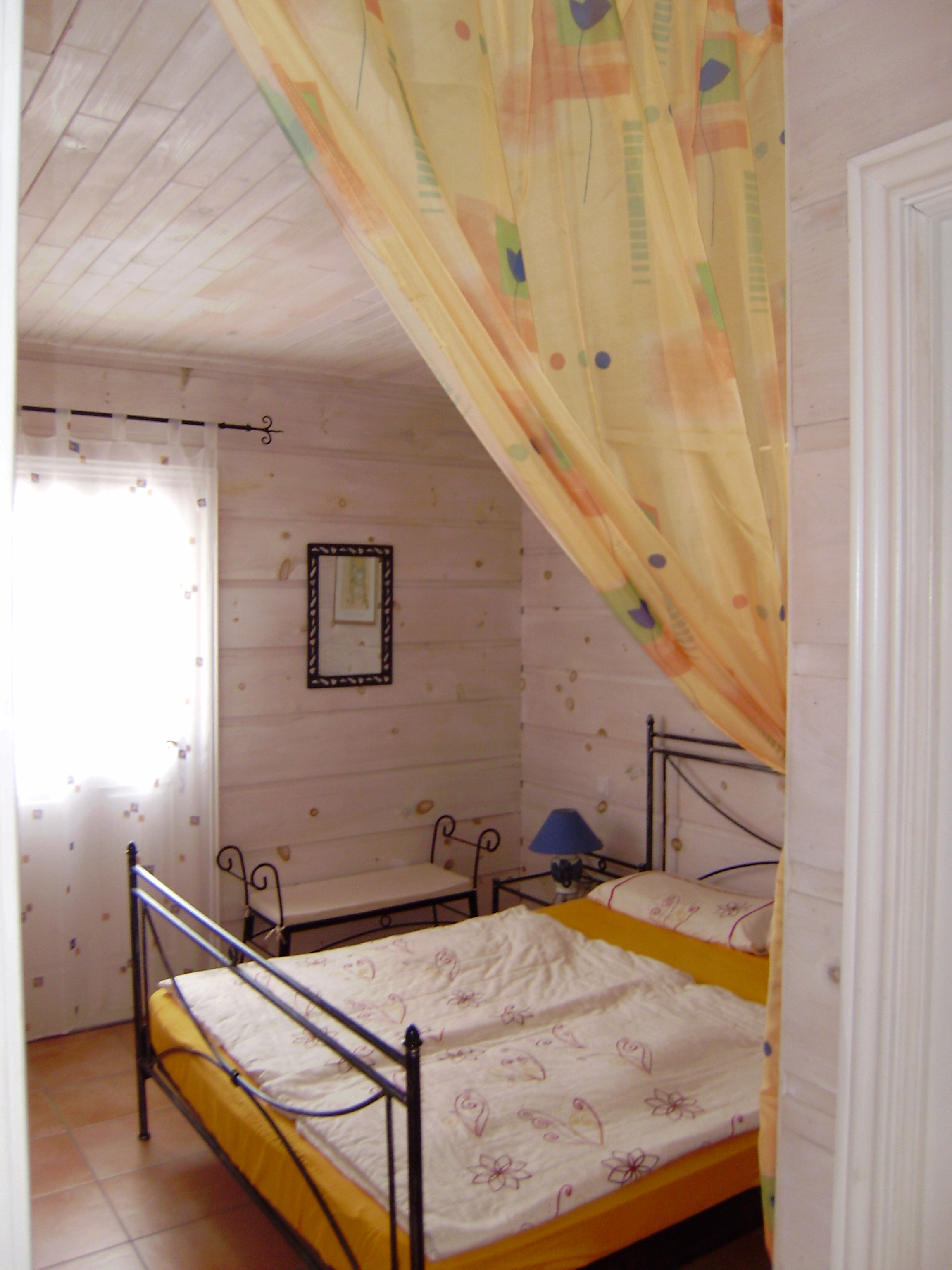 Schlafzimmer 1